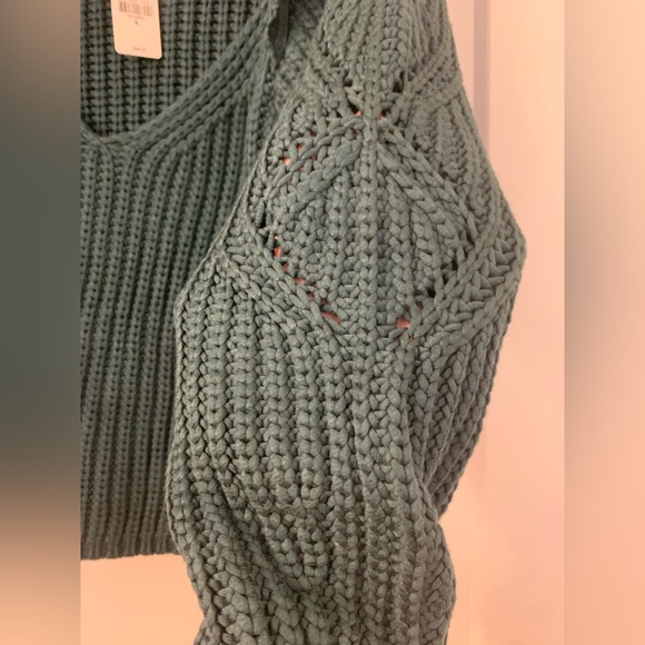 Green collared sweater. Size medium. NWTs. - Picture 4 of 6